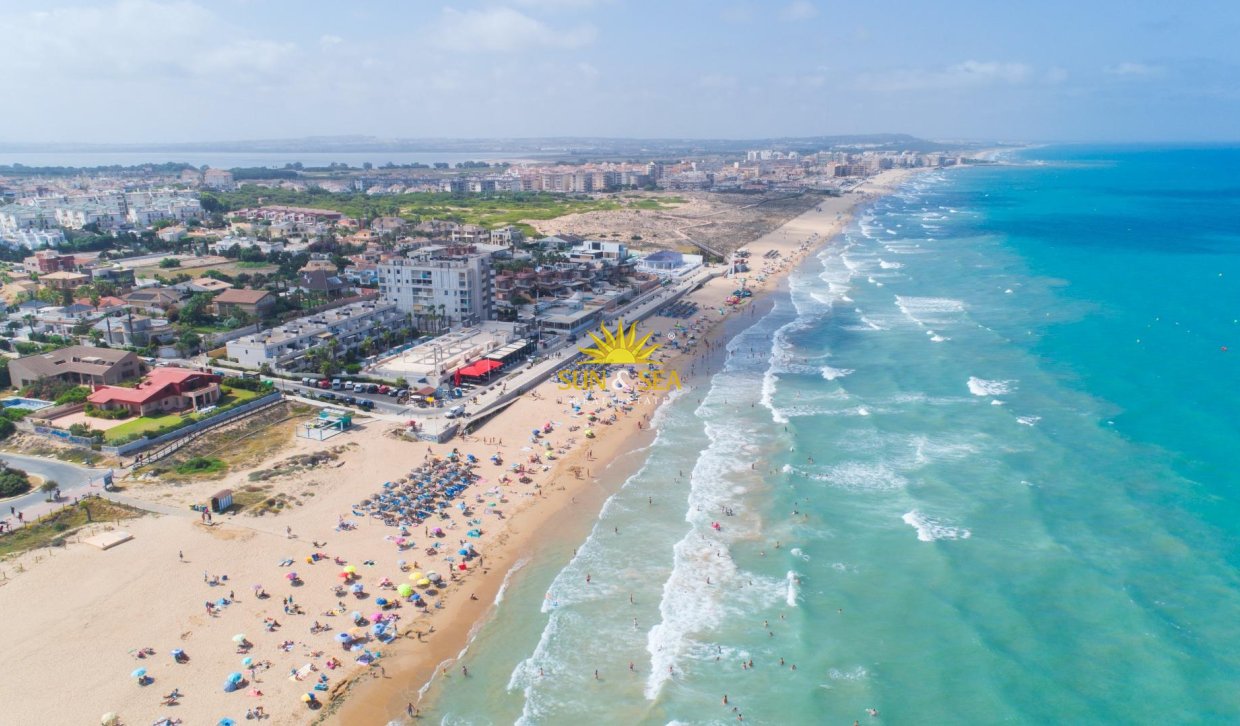 Resale - Apartment - Torrevieja - La Mata pueblo