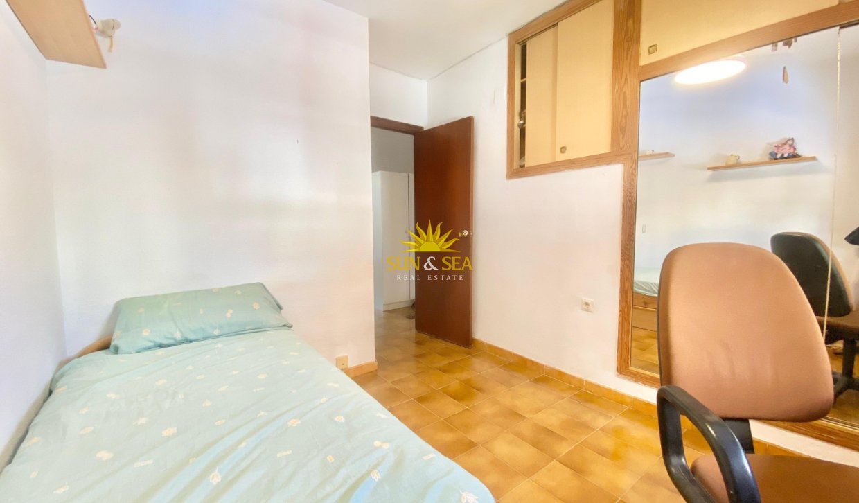 Alquiler a largo plazo - Chalet - Benidorm - Playa Poniente