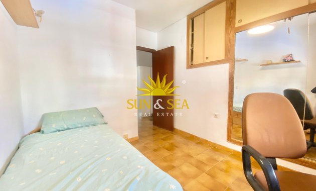 Alquiler a largo plazo - Chalet - Benidorm - Playa Poniente