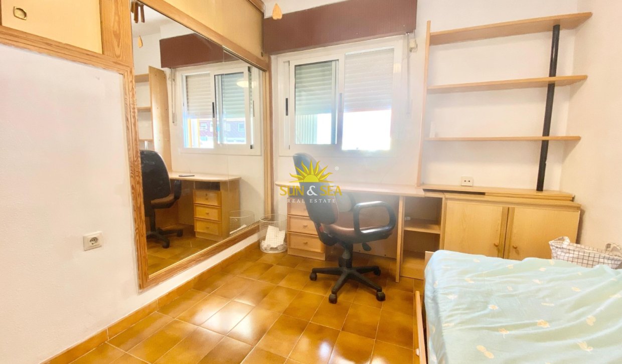 Alquiler a largo plazo - Chalet - Benidorm - Playa Poniente