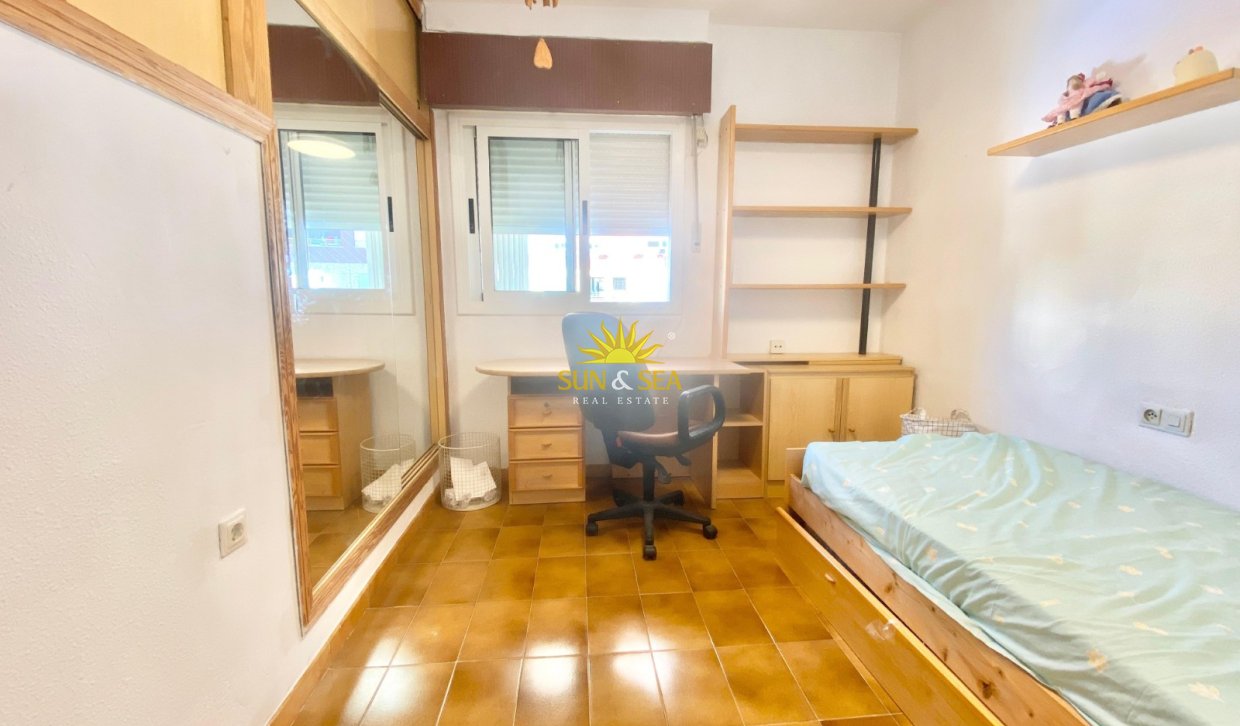 Alquiler a largo plazo - Chalet - Benidorm - Playa Poniente