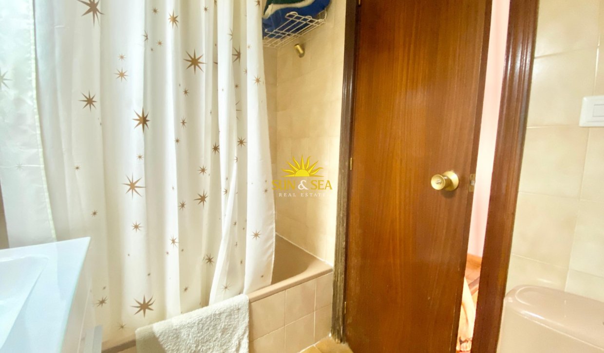 Alquiler a largo plazo - Chalet - Benidorm - Playa Poniente