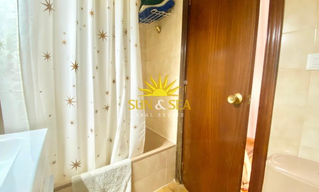 Alquiler a largo plazo - Chalet - Benidorm - Playa Poniente