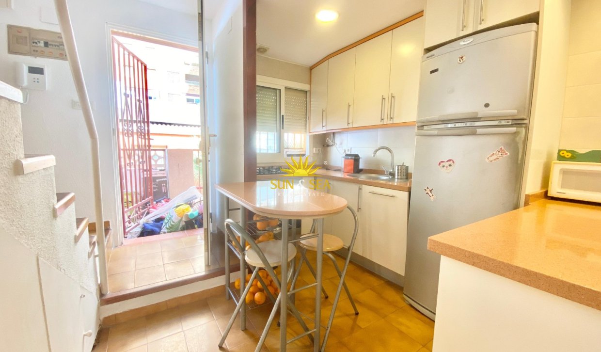Alquiler a largo plazo - Chalet - Benidorm - Playa Poniente