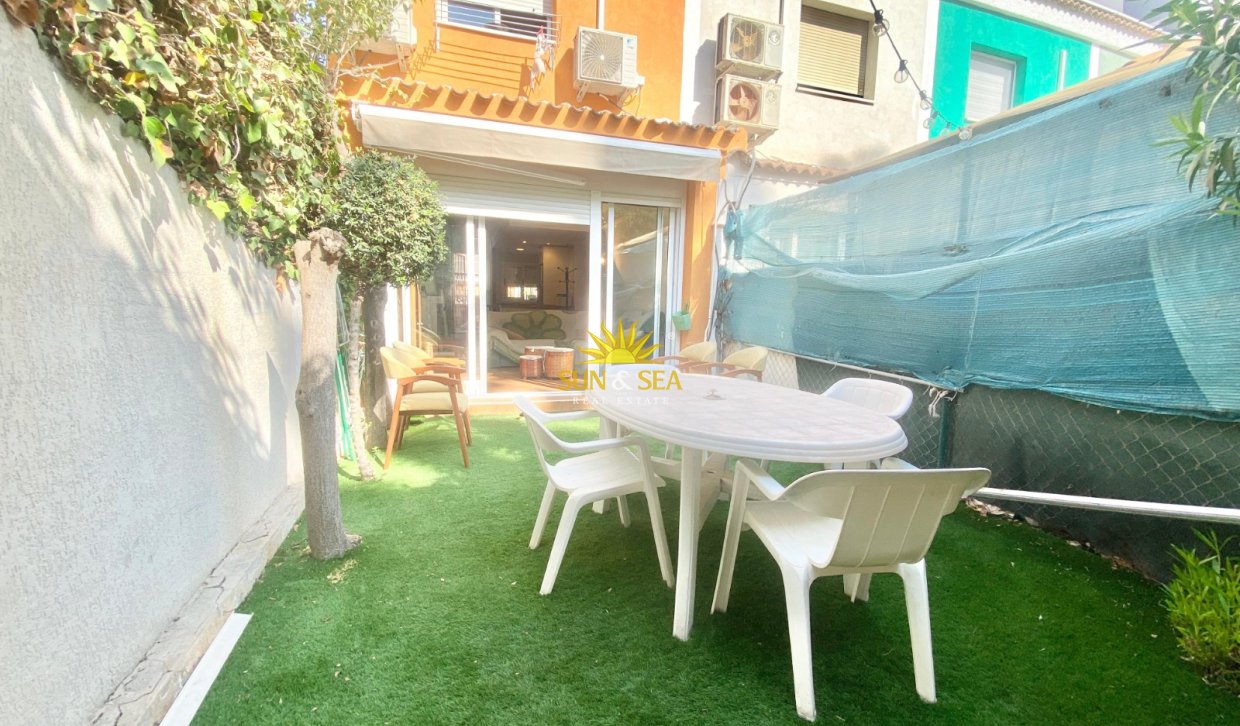 Alquiler a largo plazo - Chalet - Benidorm - Playa Poniente