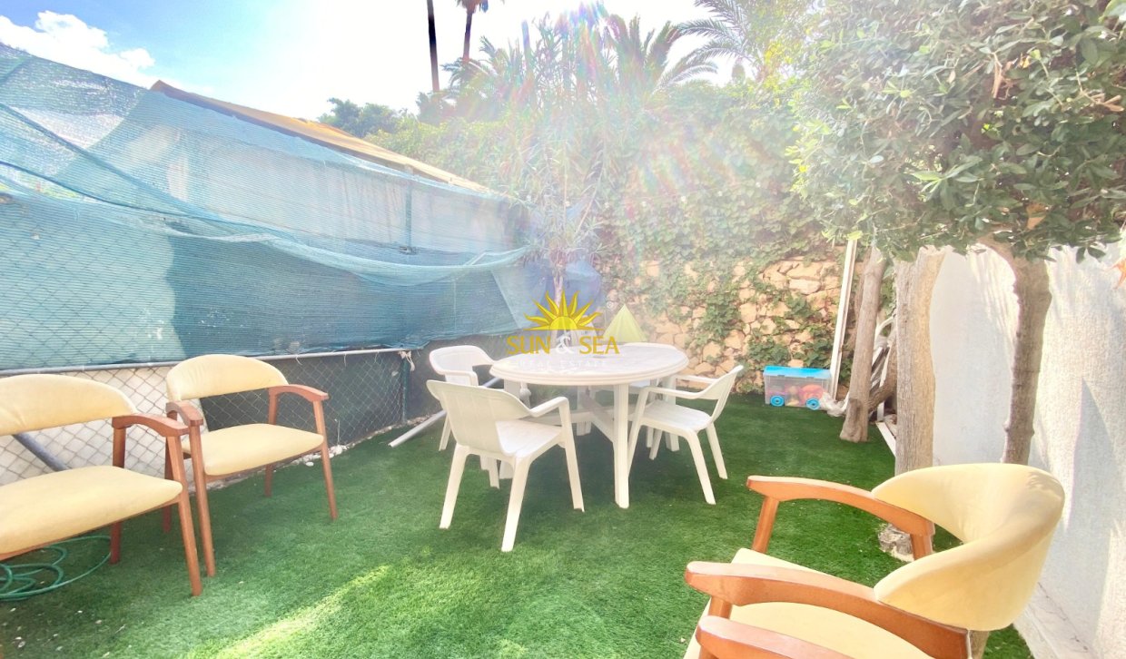 Alquiler a largo plazo - Chalet - Benidorm - Playa Poniente