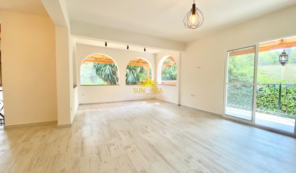 Alquiler a largo plazo - Chalet - Alfas del Pí - Albir