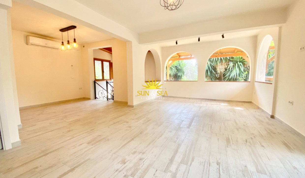 Alquiler a largo plazo - Chalet - Alfas del Pí - Albir