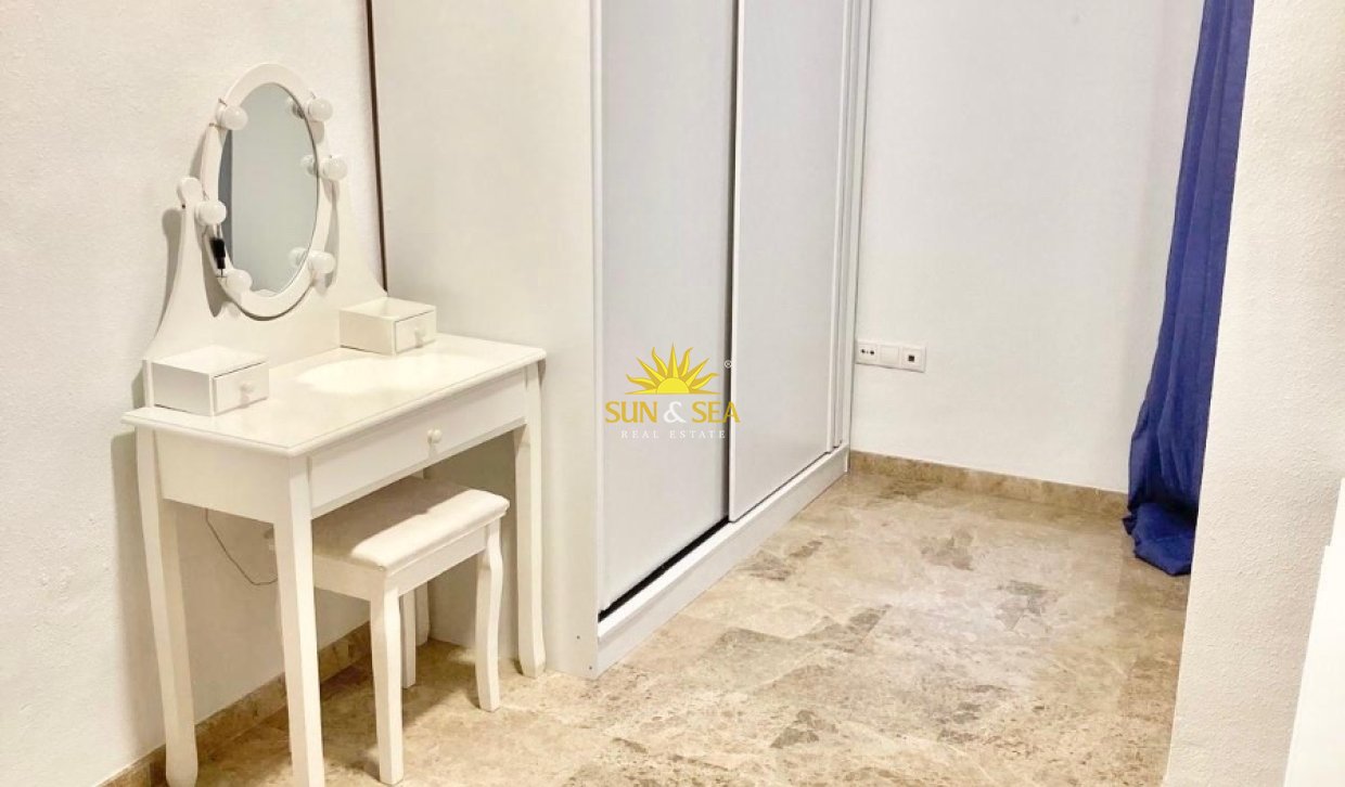 Alquiler a largo plazo - Apartamento - Alicante (Alacant)