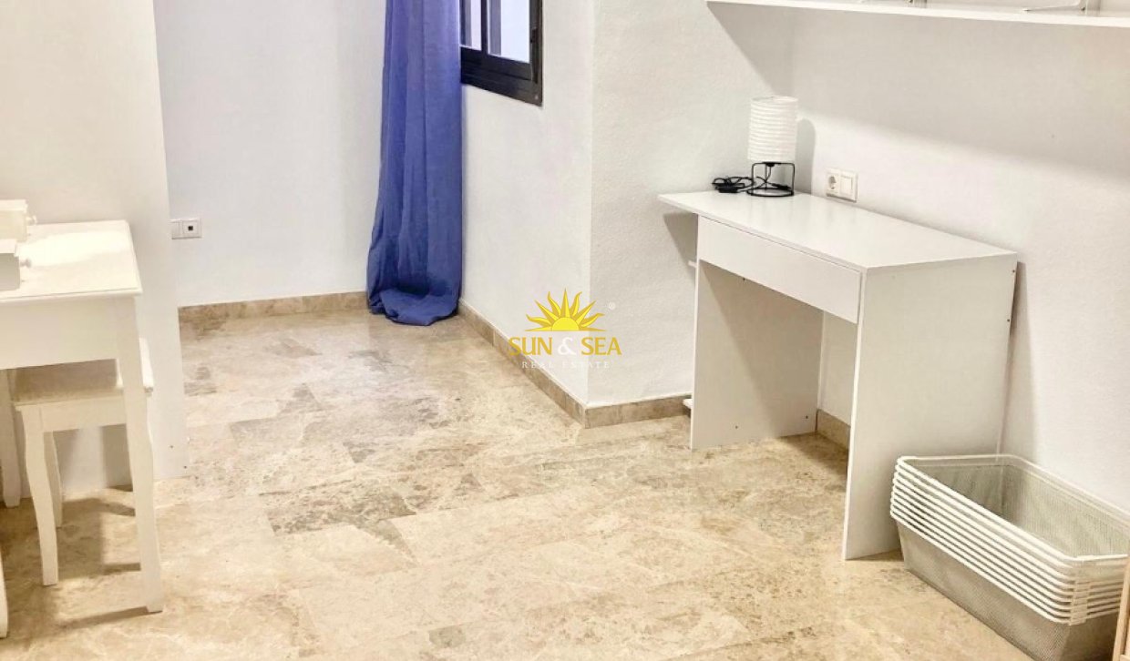 Alquiler a largo plazo - Apartamento - Alicante (Alacant)