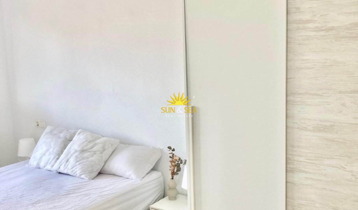 Alquiler a largo plazo - Apartamento - Alicante (Alacant)