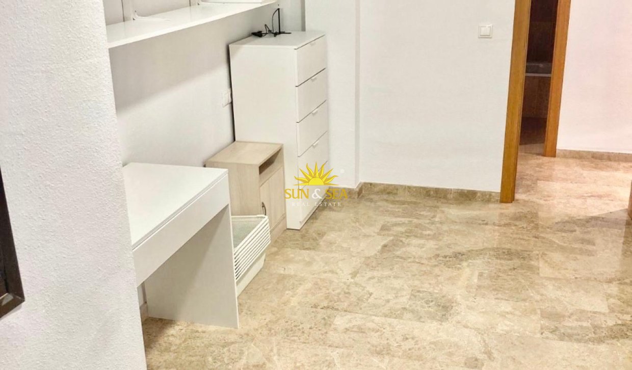 Alquiler a largo plazo - Apartamento - Alicante (Alacant)