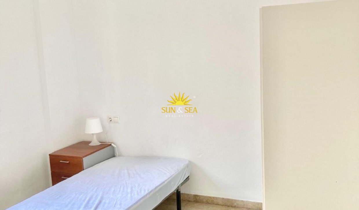 Alquiler a largo plazo - Apartamento - Alicante (Alacant)