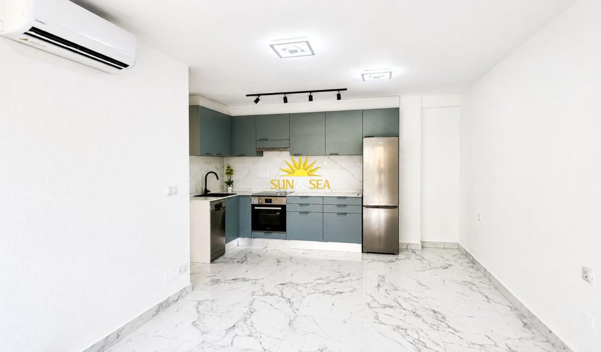 Resale - Apartment - Torrevieja - La veleta