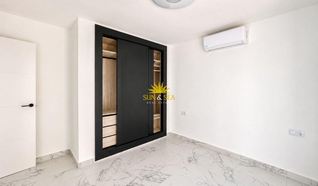 Resale - Apartment - Torrevieja - La veleta