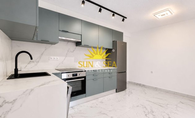 Resale - Apartment - Torrevieja - La veleta