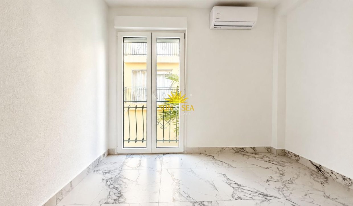 Resale - Apartment - Torrevieja - La veleta