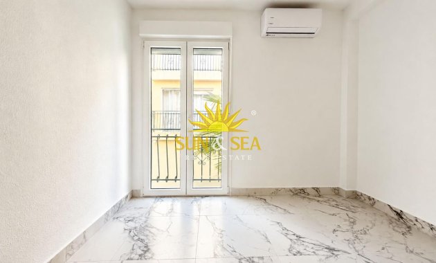 Resale - Apartment - Torrevieja - La veleta