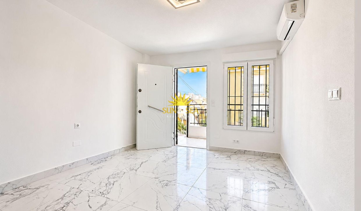 Resale - Apartment - Torrevieja - La veleta