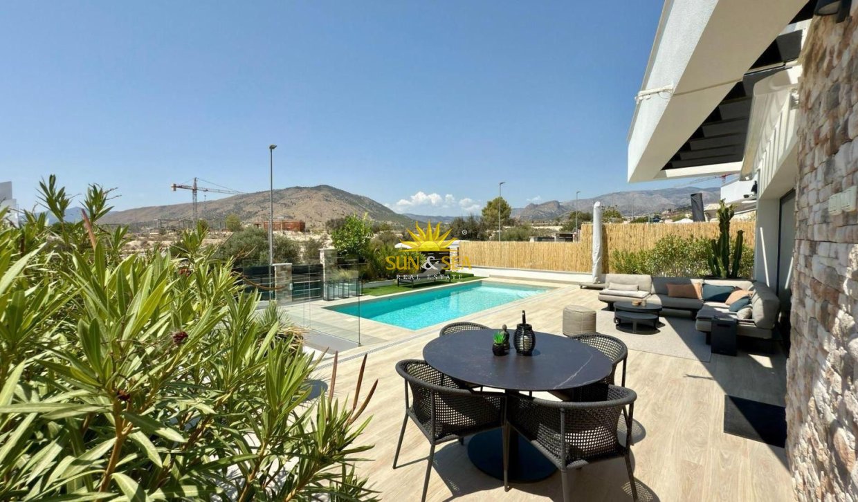 Alquiler a largo plazo - Chalet - Finestrat
