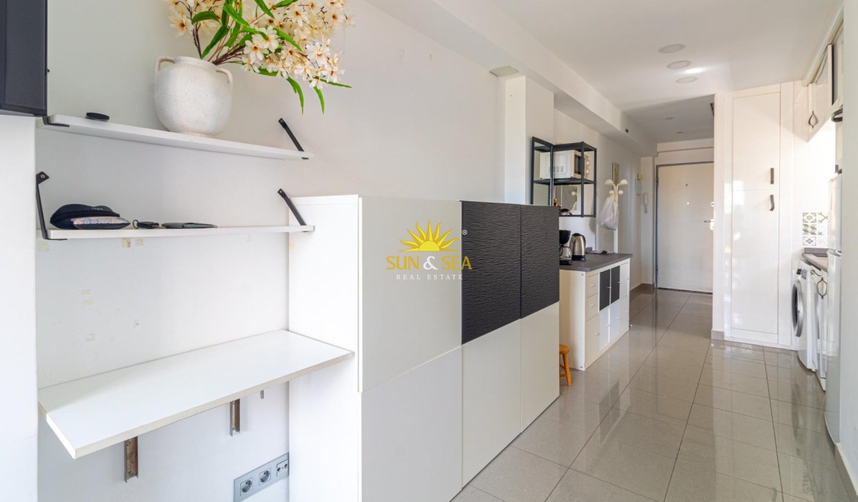 Resale - Apartment - Orihuela Costa - Campoamor