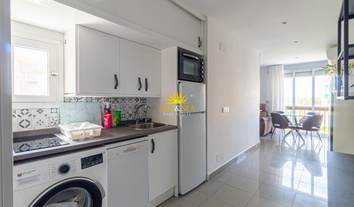 Resale - Apartment - Orihuela Costa - Campoamor