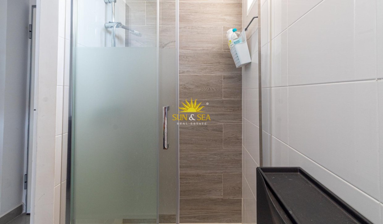Resale - Apartment - Orihuela Costa - Campoamor