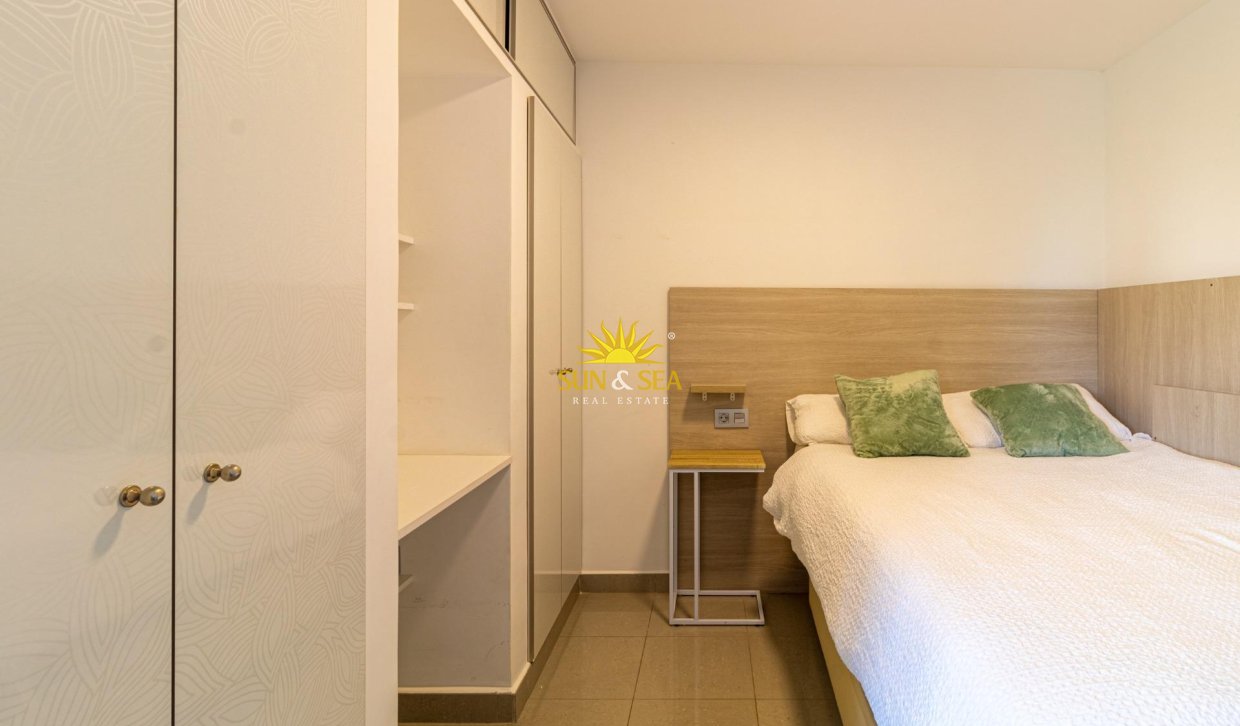 Resale - Apartment - Orihuela Costa - Campoamor