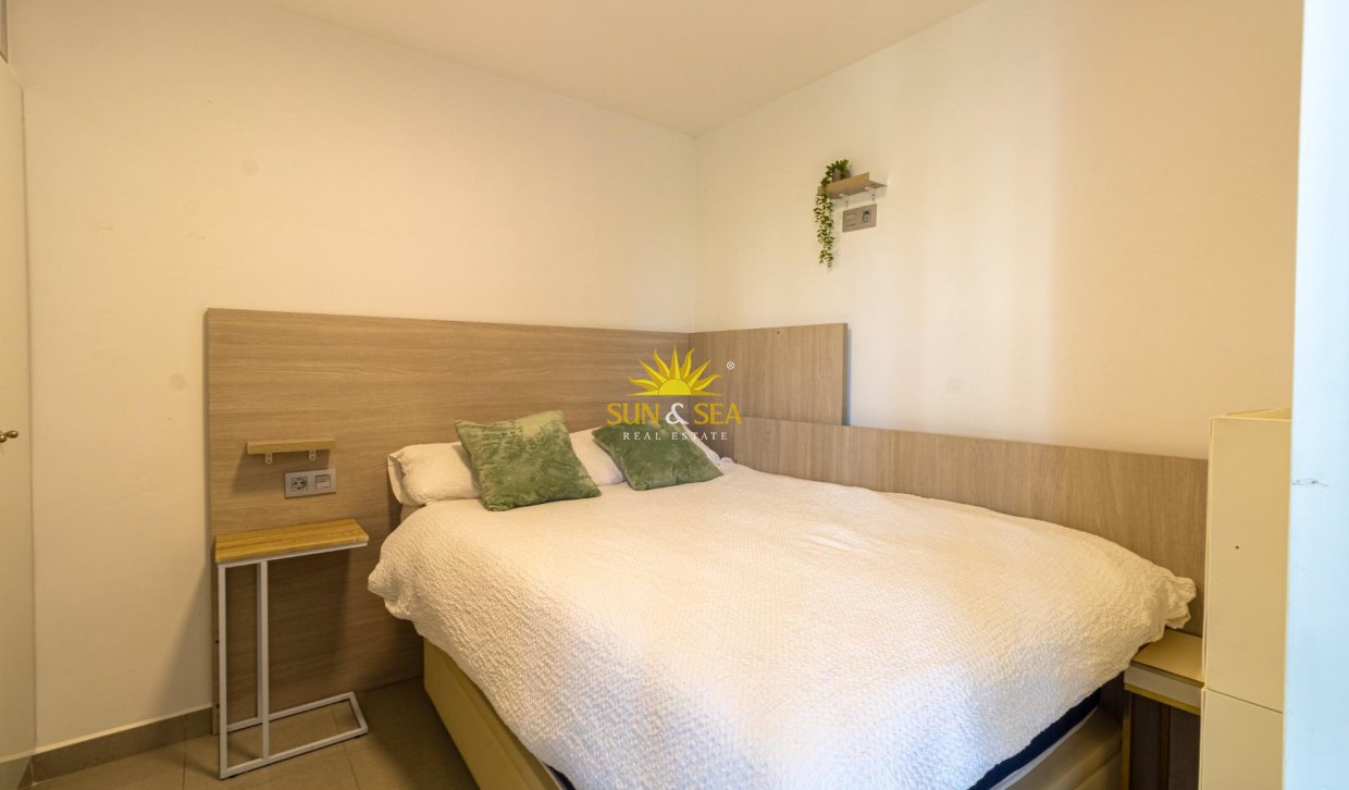 Resale - Apartment - Orihuela Costa - Campoamor
