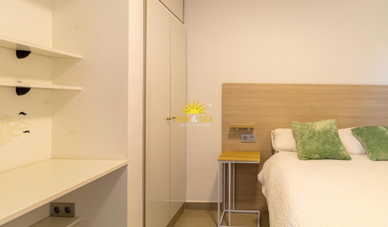 Resale - Apartment - Orihuela Costa - Campoamor