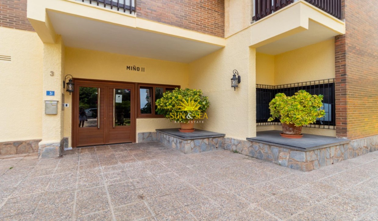 Resale - Apartment - Orihuela Costa - Campoamor