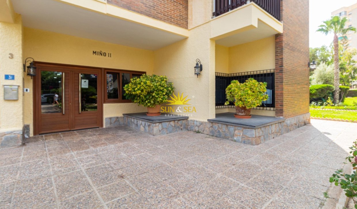 Resale - Apartment - Orihuela Costa - Campoamor