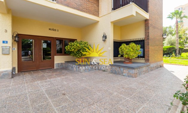 Resale - Apartment - Orihuela Costa - Campoamor