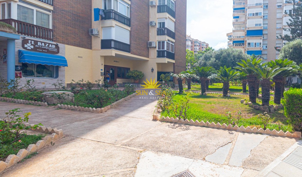 Resale - Apartment - Orihuela Costa - Campoamor