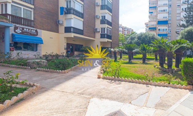 Resale - Apartment - Orihuela Costa - Campoamor
