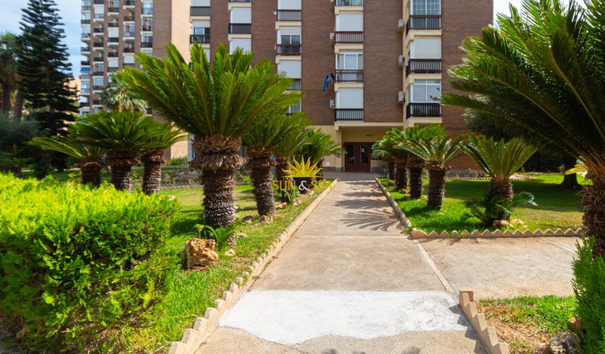 Resale - Apartment - Orihuela Costa - Campoamor