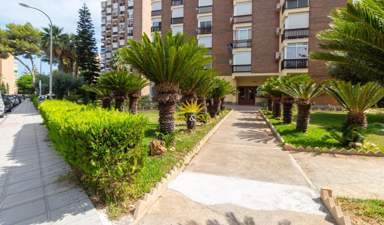 Resale - Apartment - Orihuela Costa - Campoamor
