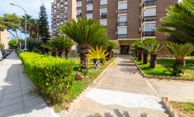 Resale - Apartment - Orihuela Costa - Campoamor