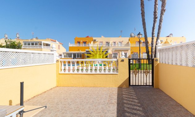 Resale - Villa / Semi detached - Orihuela Costa - La Regia
