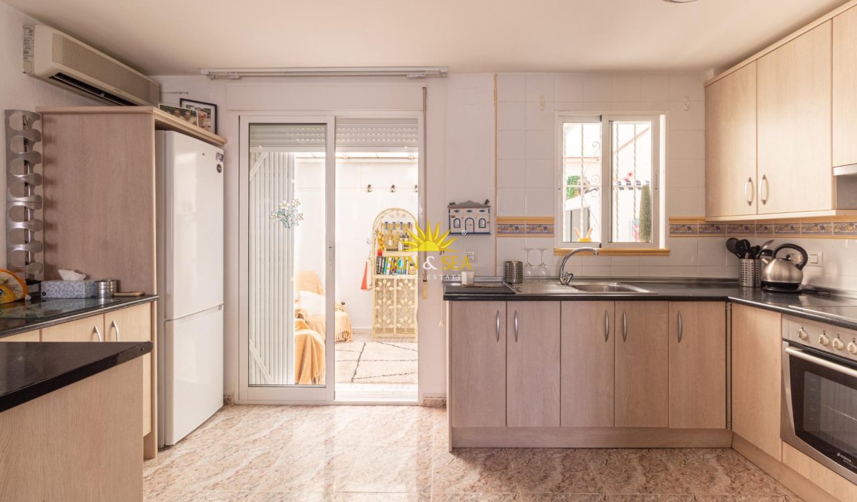 Resale - Villa / Semi detached - Orihuela Costa - La Regia