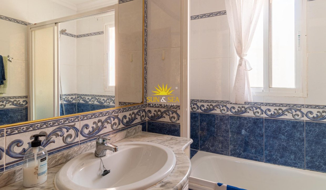 Resale - Villa / Semi detached - Orihuela Costa - La Regia