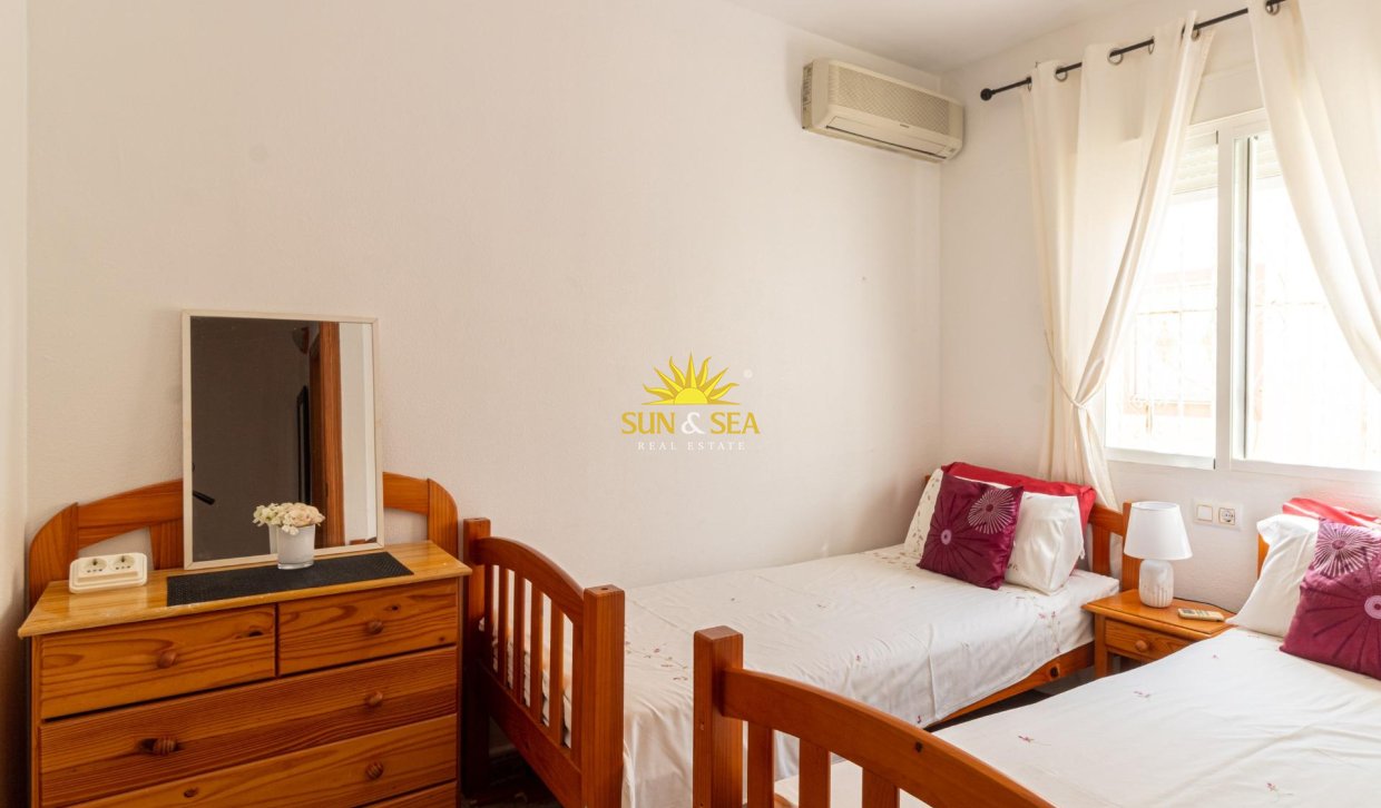 Resale - Villa / Semi detached - Orihuela Costa - La Regia