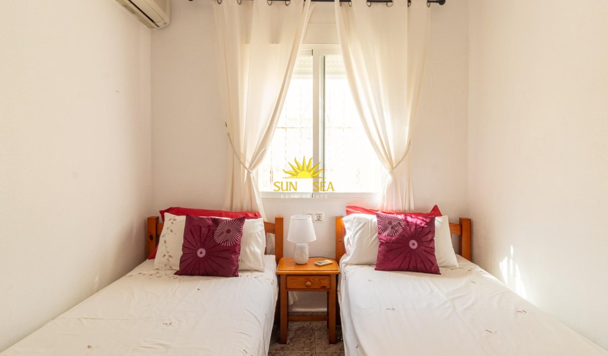 Resale - Villa / Semi detached - Orihuela Costa - La Regia