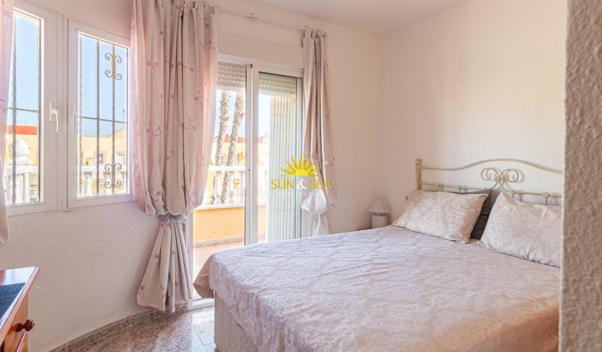 Resale - Villa / Semi detached - Orihuela Costa - La Regia