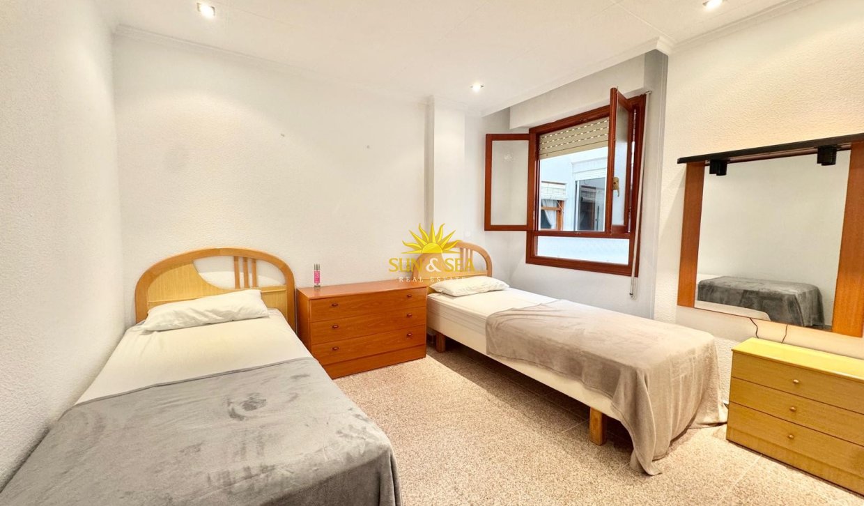 Alquiler a largo plazo - Apartamento - Torrevieja - Playa del Acequión