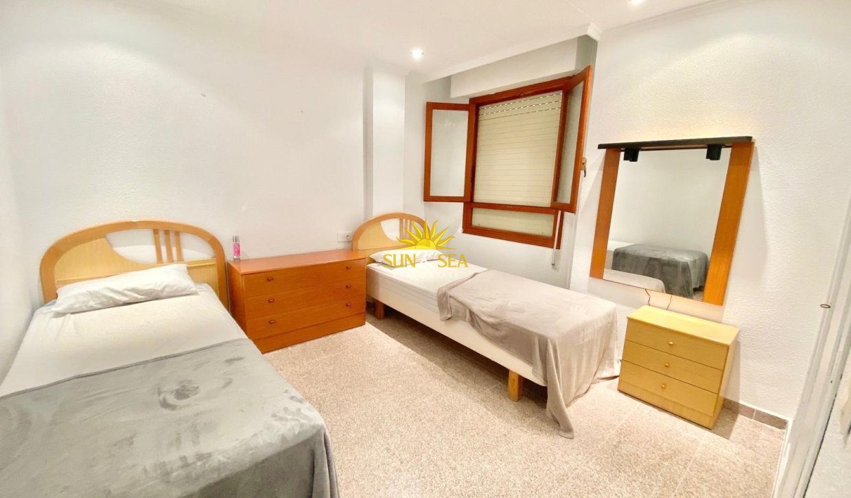 Alquiler a largo plazo - Apartamento - Torrevieja - Playa del Acequión