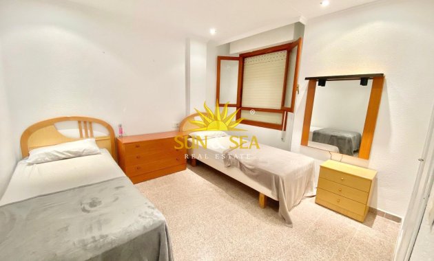 Alquiler a largo plazo - Apartamento - Torrevieja - Playa del Acequión