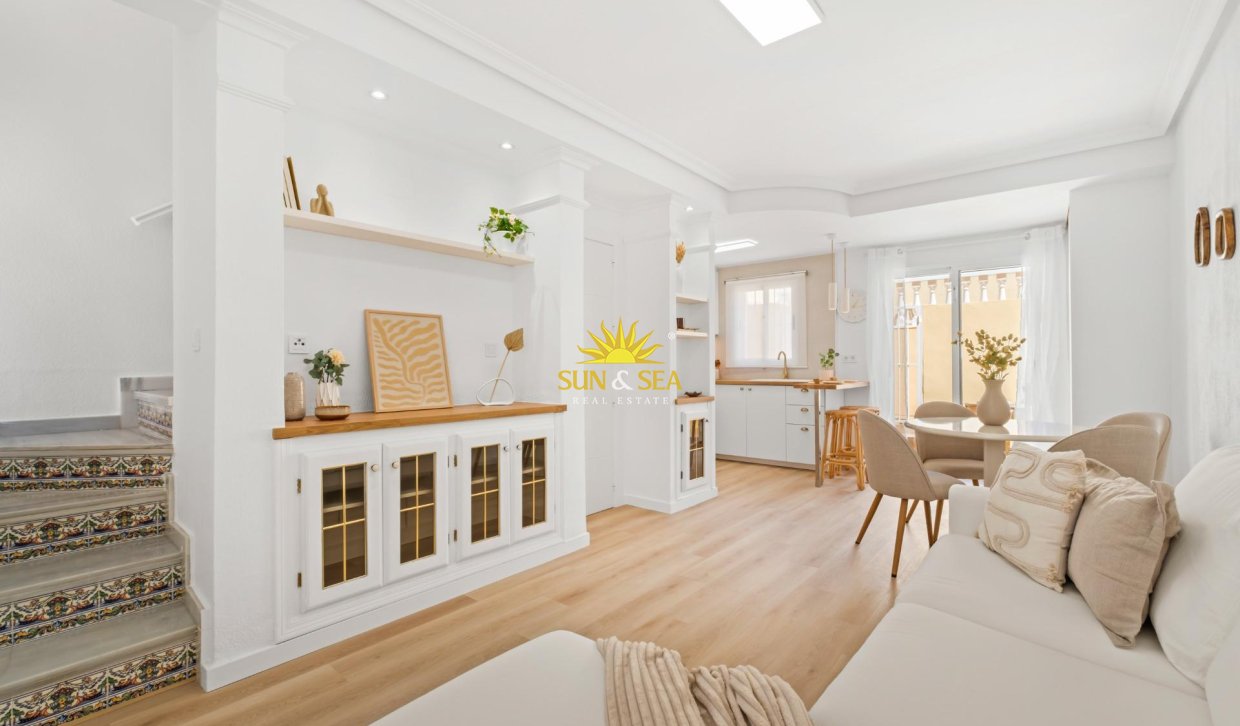 Revente - Villa / Semi détaché - Orihuela Costa - Lomas de Campoamor-Las Ramblas