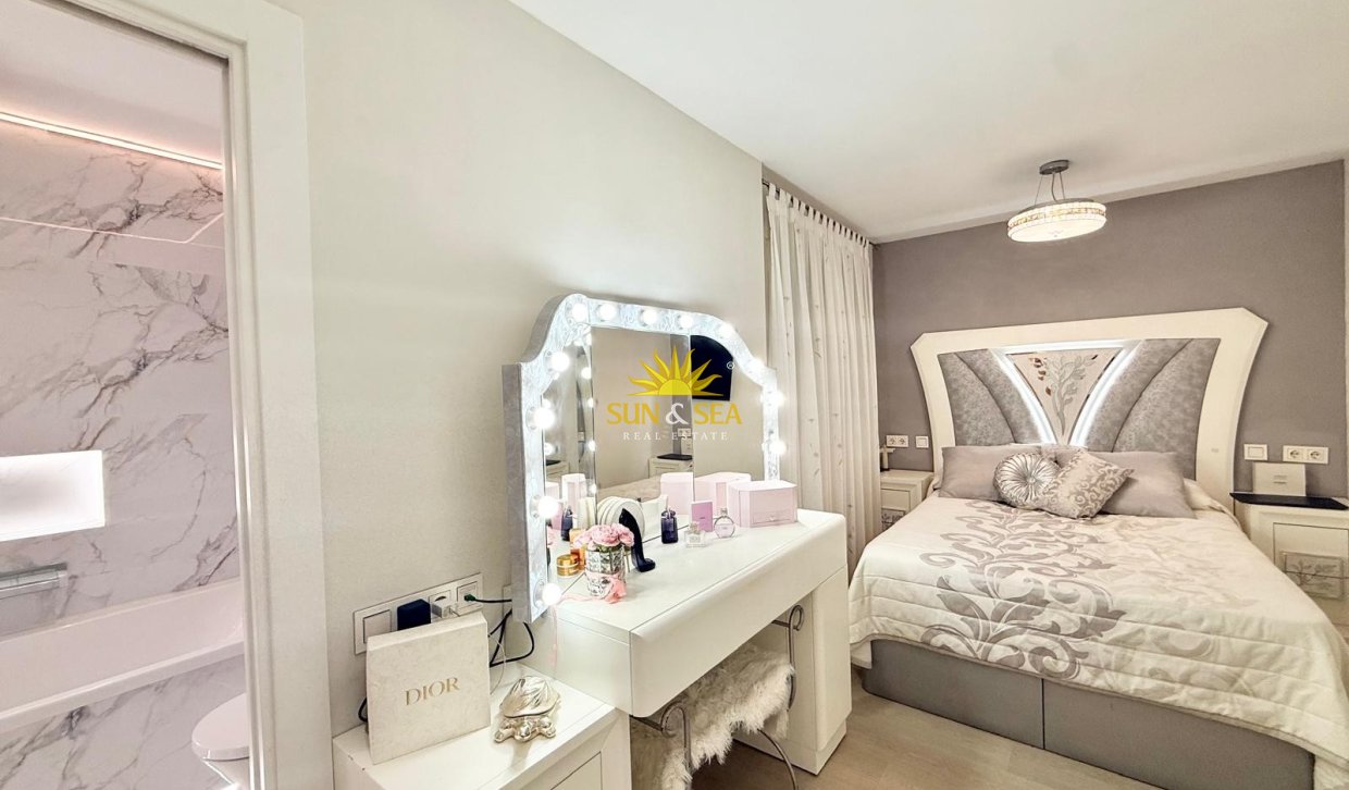Wiederverkauf - Wohnung - Torrevieja - Centro