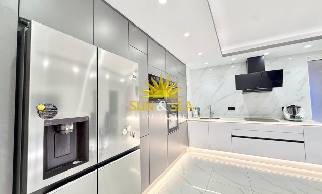 Wiederverkauf - Wohnung - Torrevieja - Centro